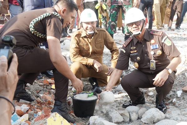 Kajati Sulsel Resmikan Pembangunan Mess Pegawai Kejari Luwu Utara