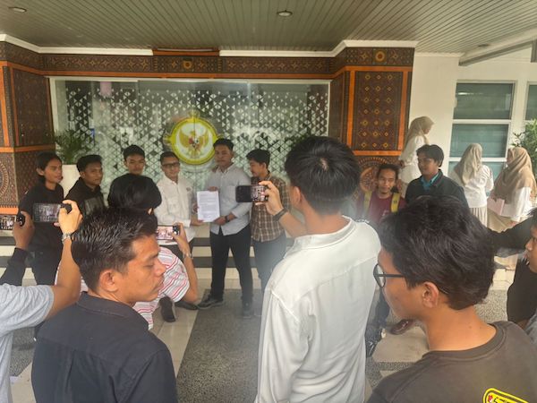 Aksi HMPLT di BPK Sulsel Tuntut Transparansi Audit Keuangan Daerah Luwu Timur