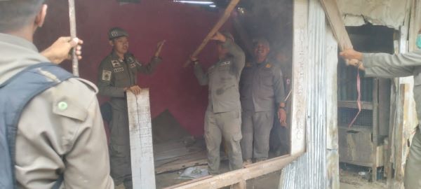 Berdiri di Atas Fasum, 16 Lapak di Barawajah di Tertibkan