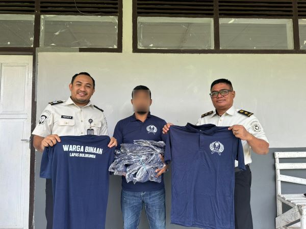 Lapas Bulukumba Bagikan Seragam Baru Bagi WBP Lewat Sistem Tukar Pakaian Lama
