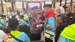 Wabup Bantaeng Dampingi Rombongan CJH di Embarkasi Makassar