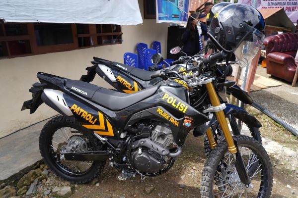 Kapolda Sulbar Serahkan Kendaraan Operasional untuk Polsek Pana Mamasa