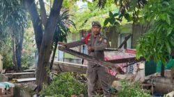 Berdiri 25 Tahun di Atas Drainase, Lapak PKL di Ujung Pandang Ditertibkan
