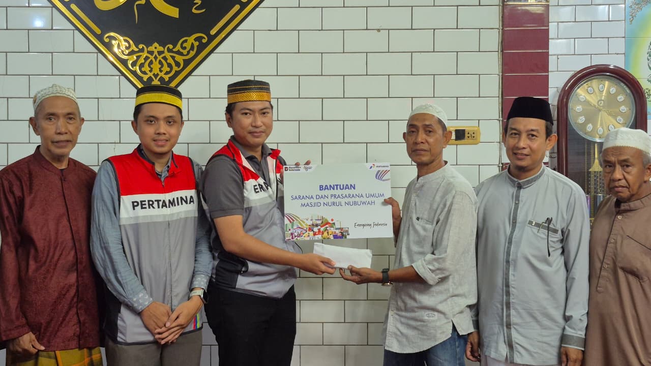 Pertamina Sulawesi Salurkan Santunan untuk Masjid dan Panti Asuhan di Ujung Tanah 