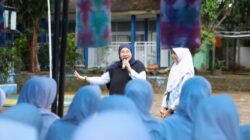 Cegah Sisa MBG Terbuang, PKK Makassar Bagi 600 Kotak Makan ke Siswa
