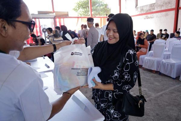 Pertamina Sulawesi Salurkan 1.000 Paket Sembako untuk Masyarakat Pra Sejahtera di Maesa Bitung