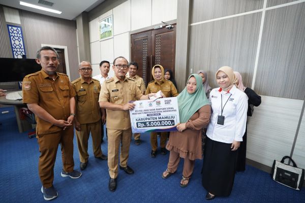 200 Keluarga Miskin di Sulbar Terima Bantuan Usaha dari Gubernur