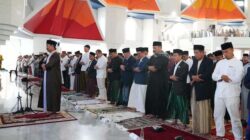 Gubernur-Sekprov Sulsel Salat Iduladha di Masjid Kubah 99, Wagub di Jakarta