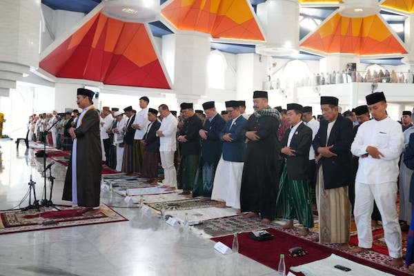 Gubernur-Sekprov Sulsel Salat Iduladha di Masjid Kubah 99, Wagub di Jakarta