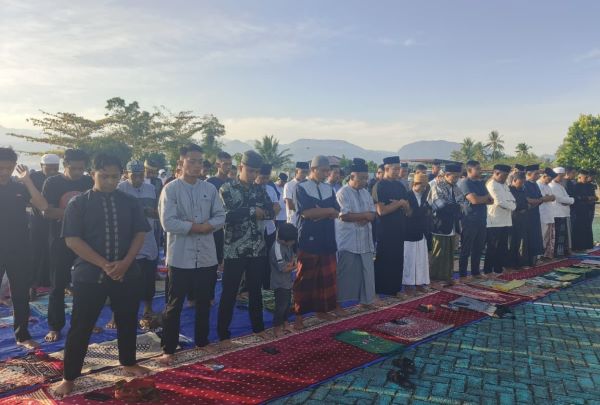 Diikuti Seluruh Personel, Lanal Mamuju Salat Iduladha di Halaman Kantor