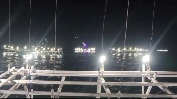 Unik dan Meriah, Nelayan Desa Pasa'bu Mamuju Gelar Takbiran di Atas Laut
