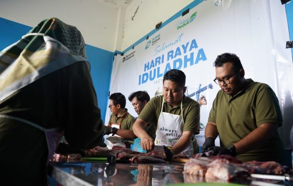 Tebar Semangat Berbagi dan Kepedulian, Pelindo Jasa Maritim Salurkan Kurban di Momen Iduladha