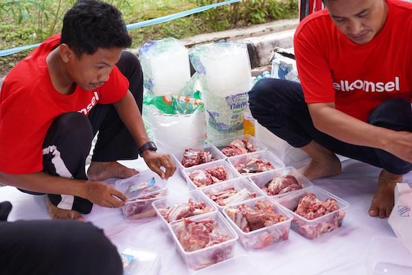 Perluas Manfaat untuk Masyarakat, Telkomsel Salurkan Hewan Kurban Iduladha