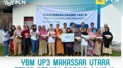 YBM PLN UP3 Makassar Utara Tebar Salurkan Daging Kurban untuk 150 Warga Pangkep