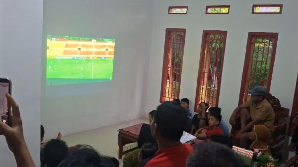 Persimaju vs Unaaha FC Imbang, Warga Bonehau Mamuju Gelar Nobar