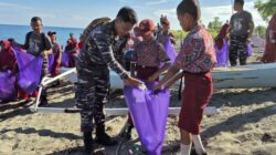 Lanal Mamuju Gelar Baksos Kesehatan Gratis dan Bersih Pantai