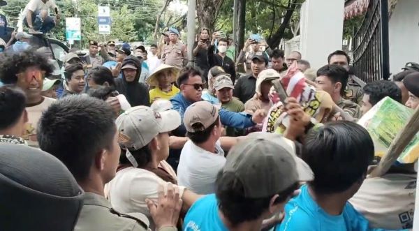 Ratusan Warga Kareloe Aksi Tolak Pembangunan Markas Batalyon TNI di Jeneponto