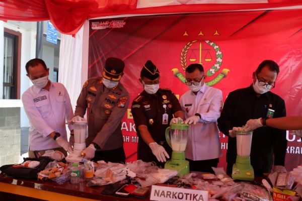 Kejari Mamuju Musnahkan 362 Gram Sabu dan Barang Bukti Perkara Inkrah