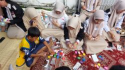 SMA Bosowa School Makassar Hibur Anak-anak YKAKI Lewat Seni Clay