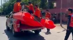Atasi Sampah Kanal, BPBD Makassar Turunkan 20 Personil TRC di ke Kandea