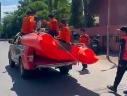 Atasi Sampah Kanal, BPBD Makassar Turunkan 20 Personil TRC di ke Kandea