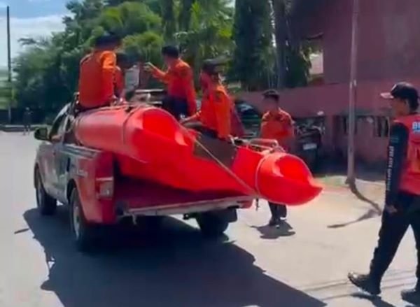 Atasi Sampah Kanal, BPBD Makassar Turunkan 20 Personil TRC di ke Kandea