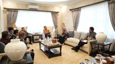 Appi Usul Tanam Pohon saat Pencanangan Sensus Ekonomi