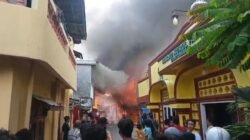 10 Rumah Terbakar di Alauddin Makassar, Damkarmat Berjibaku Hampir Satu Jam