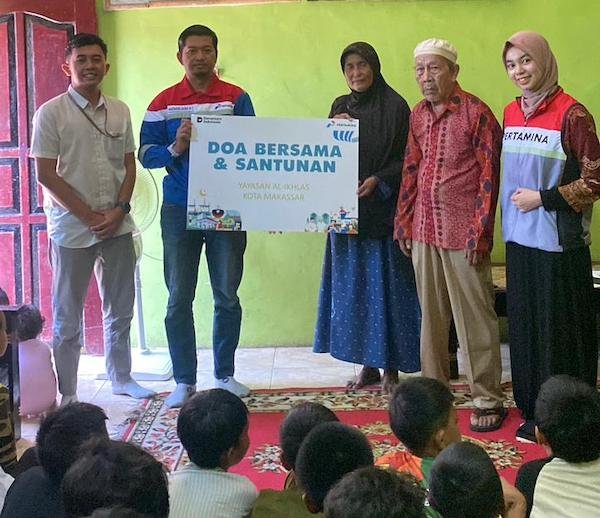 Pertamina Patra Niaga Regional Sulawesi Salurkan Santunan bagi Anak Yatim di Makassar