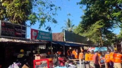 19 Pedagang Kelapa di Rotterdam Makassar Bongkar Lapak Mandiri