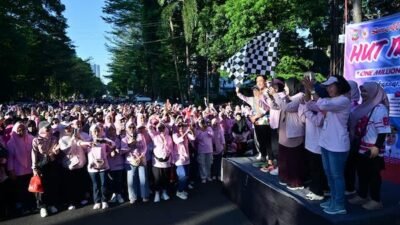 Lepas Jalan Sehat HUT IBI ke-75, Aliyah Ajak Bidan Percepat Penurunan Stunting