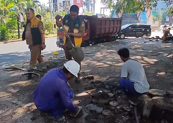 PU Makassar Benahi Trotoar dan Drainase Bulogading Usai Penertiban PKL