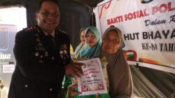 HUT Bhayangkara ke-80, Kapolres Jeneponto Bagikan Beras Gratis ke Warga