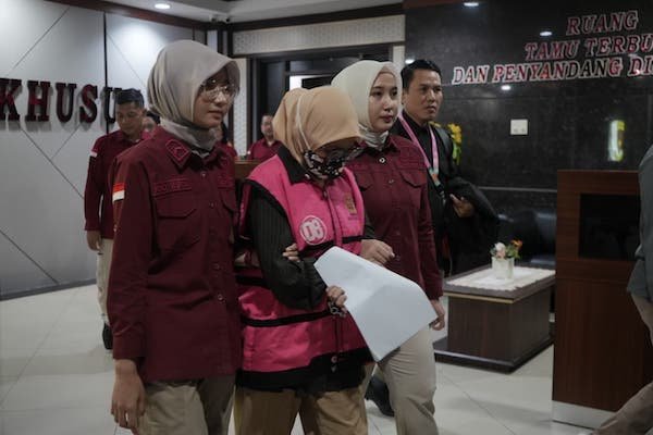 Berbeda Nasib dengan Bahtiar Baharuddin, 5 Tersangka Korupsi Bibit Nanas Segera Disidang