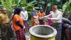 Tradisi Mallekke Wai Warnai Hari Jadi Luwu ke-67