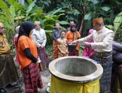 Tradisi Mallekke Wai Warnai Hari Jadi Luwu ke-67