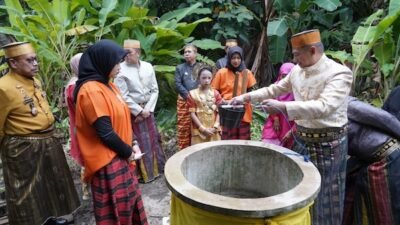 Tradisi Mallekke Wai Warnai Hari Jadi Luwu ke-67