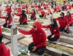 PDIP Sulsel Kenang Jasa Pahlawan dan Bulan Bung Karno di TMP Panaikang