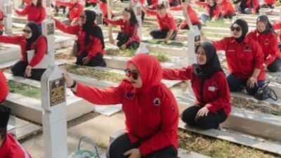 PDIP Sulsel Kenang Jasa Pahlawan dan Bulan Bung Karno di TMP Panaikang