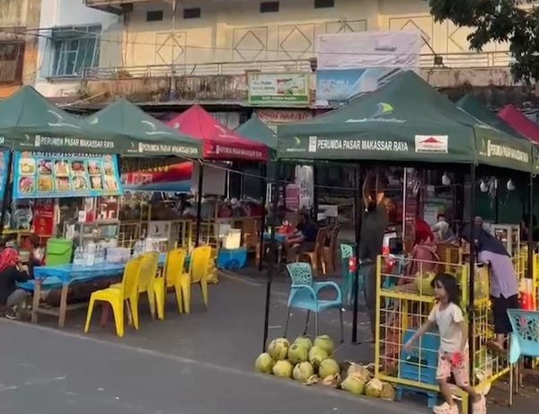 Usai Direlokasi dari Rotterdam, Penjual Es Kelapa Muda Lebih Aman Berjualan