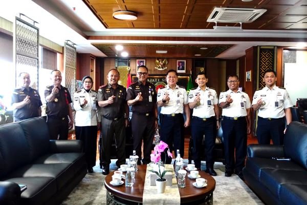 Perkuat Sinergi Hukum, Kakanwil Ditjenpas Sulsel Audiensi dengan Kajati