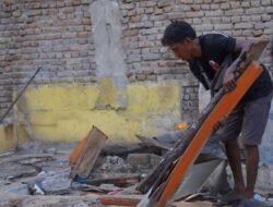 30 Tahun Berdiri, 20 Pedagang di Telkomas Bongkar Lapak Secara Mandiri