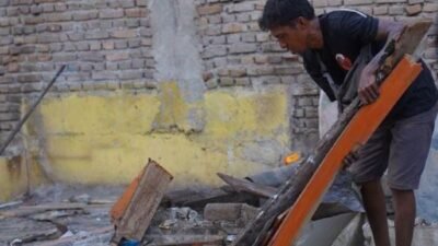 30 Tahun Berdiri, 20 Pedagang di Telkomas Bongkar Lapak Secara Mandiri