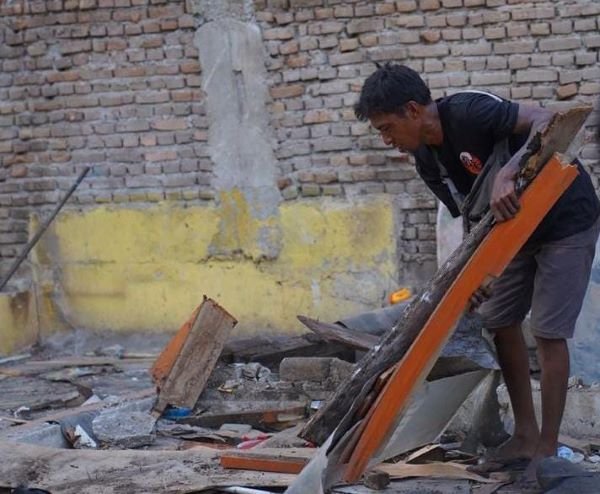 30 Tahun Berdiri, 20 Pedagang di Telkomas Bongkar Lapak Secara Mandiri