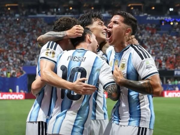 Argentina Lolos ke Perempat Final Usai Comeback Dramatis 3-2 atas Mesir