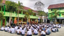 Lewat MPLS, Polsek Mengkendek Sosialisasi Tertib Lalu Lintas ke Pelajar Tana Toraja