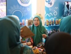 Booth TP PKK Kota Makassar Diserbu, Produk UMKM Laris di HKG PKK ke-54
