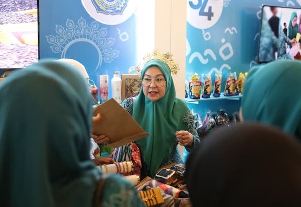 Booth TP PKK Kota Makassar Diserbu, Produk UMKM Laris di HKG PKK ke-54