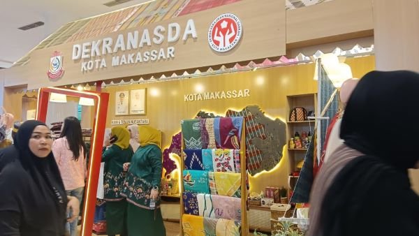 Kain Lagosi hingga Baju Bodo Jadi Buruan di Booth Dekranasda Makassar