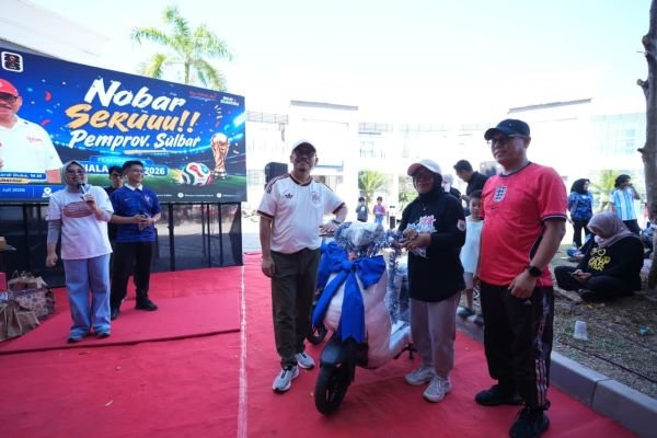 Nobar Piala Dunia di Kantor Gubernur Sulbar Meriah, SDK Bagikan Doorprize